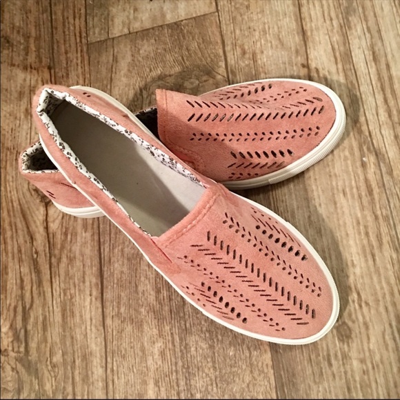 🍂Pink Laser Cut Faux Suede Slip on Shoes🍂 - Picture 7 of 7